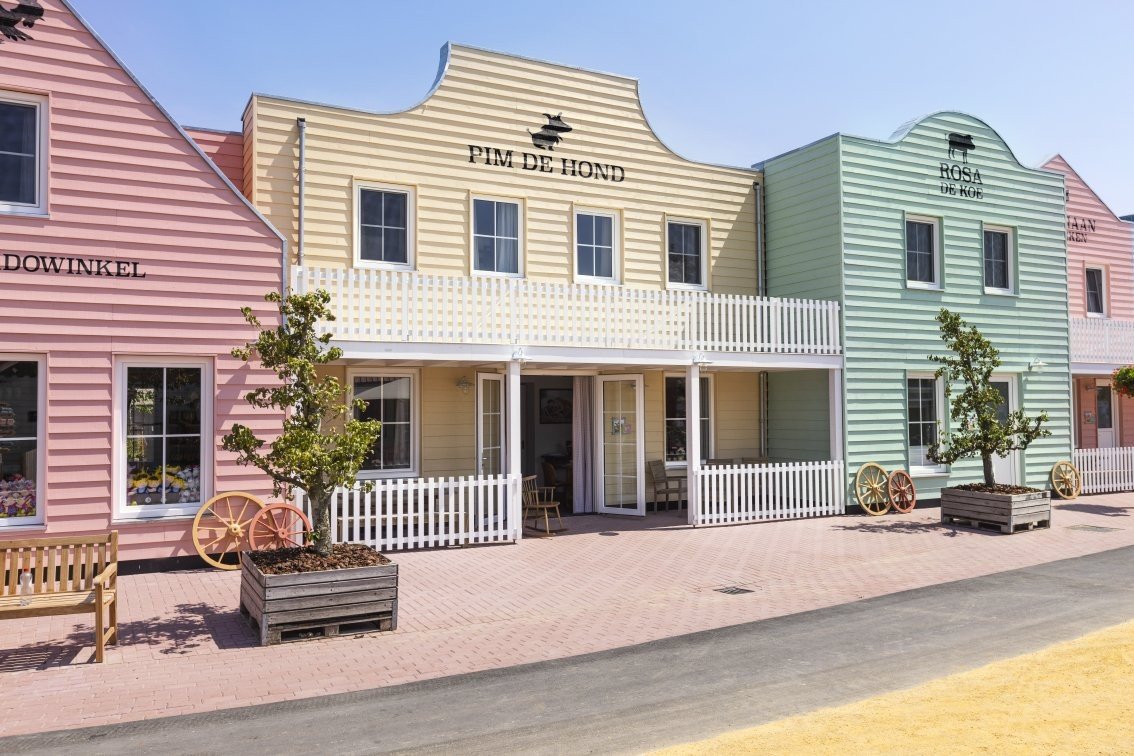 luxury Village Street (10 persons) Pim de Hond